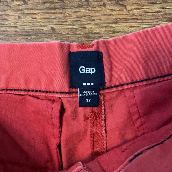 Gap Men’s red shorts - Picture 2 of 3